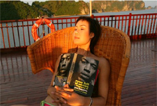 Click to enlarge the picture: Relax on sundeck of Ginger Halong Junk